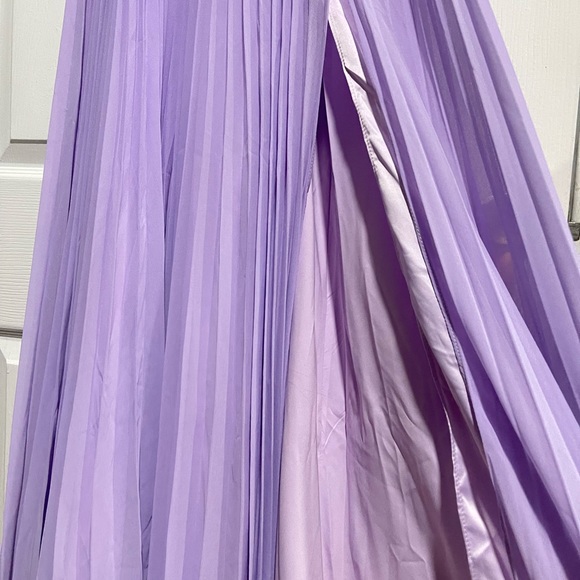 Fame and Partners Lilac Gown - Picture 15 of 16